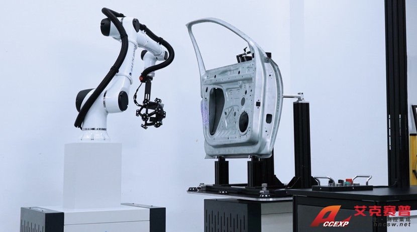 深度集成機器人、變位機和跟蹤站單元